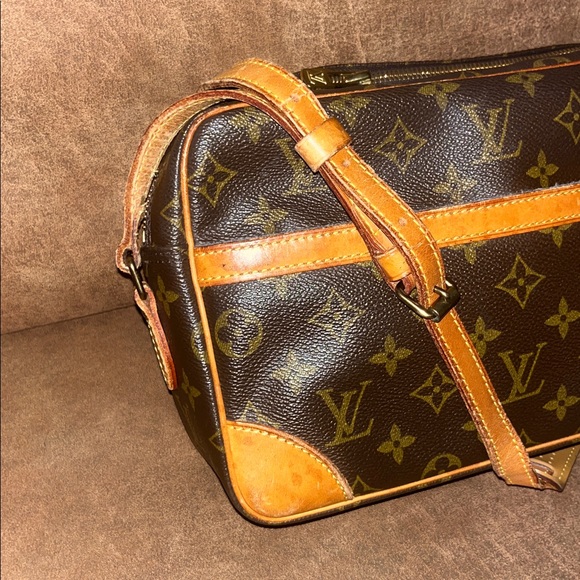 Louis Vuitton - Picture 2 of 13
